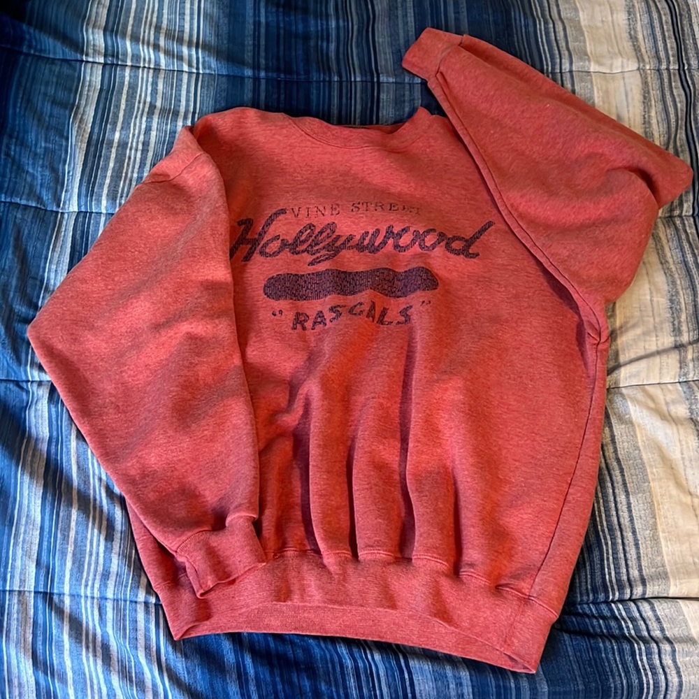 Cute, Salmon colored, crew neck,vintage look,softcore/coquette aesthetic! :)